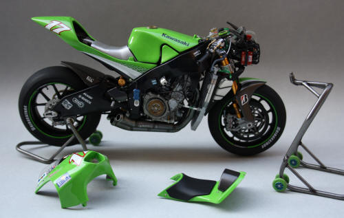 publikum Genre Kompleks Building the Kawasaki Ninja ZX-RR Tamiya #14109 - 1/12 scale English