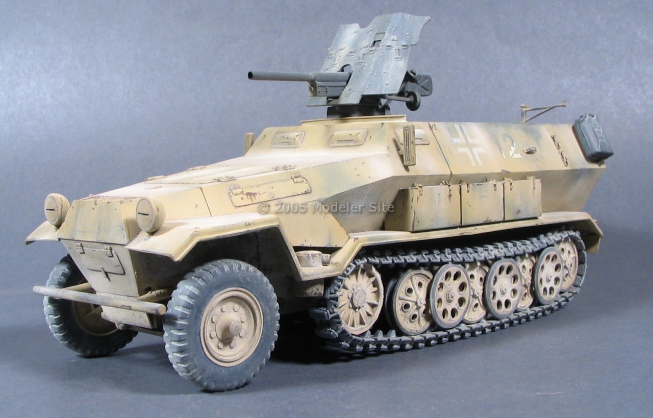 Tamiya Model kit 1/35 German Hanomag SdKfz.251/1 Armoured Half-track 