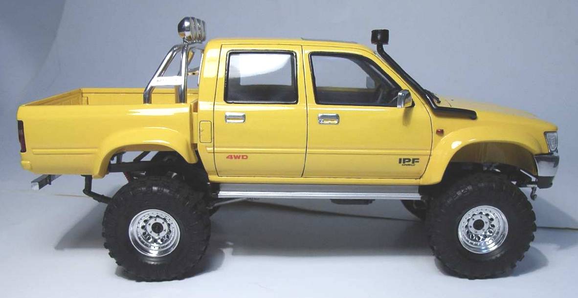 Aoshima 1/24 Toyota Hilux Double Cab 4WD 1994 Pickup Truck 06217 