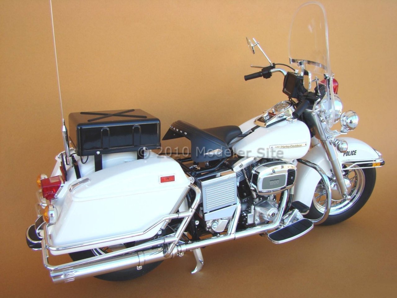 Tamiya Harley Davidson FLH1200 Police Bike 1/6 scale