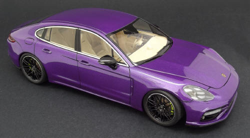 Maquette Porsche Panamera Turbo à coller et peindre 1/24 Revell 07034