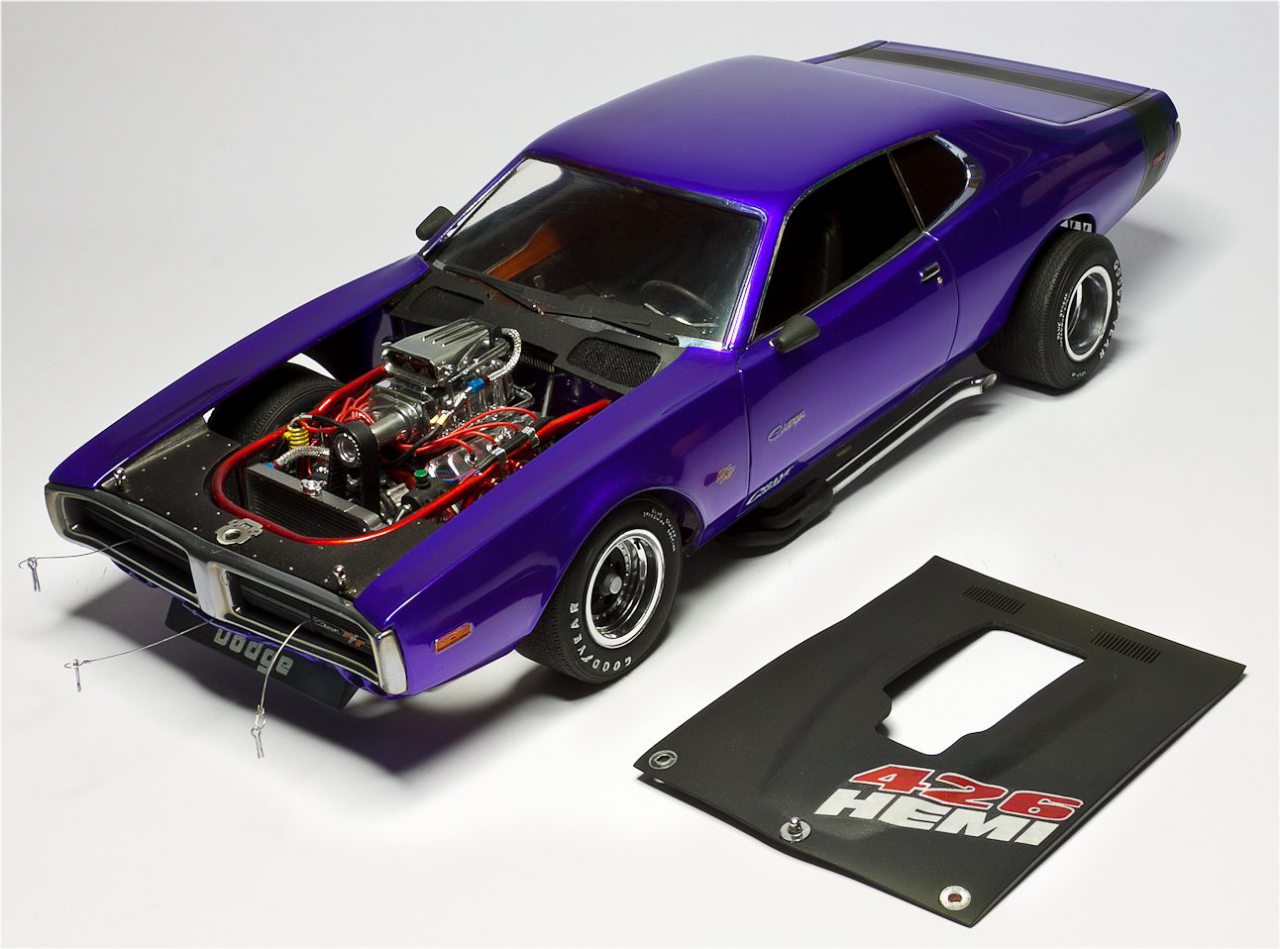 Dodge Charger 73 Street Machine de MPC escala 1/16